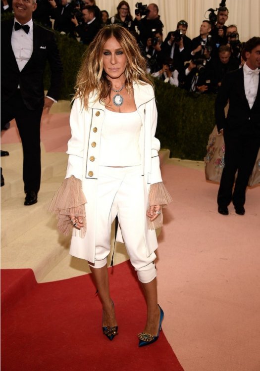 Худшие наряды звезд на Met Gala 2016 Худшие наряды звезд на Met Gala 2016