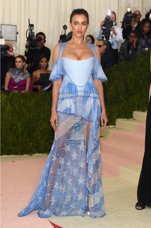 Худшие наряды звезд на Met Gala 2016 Худшие наряды звезд на Met Gala 2016