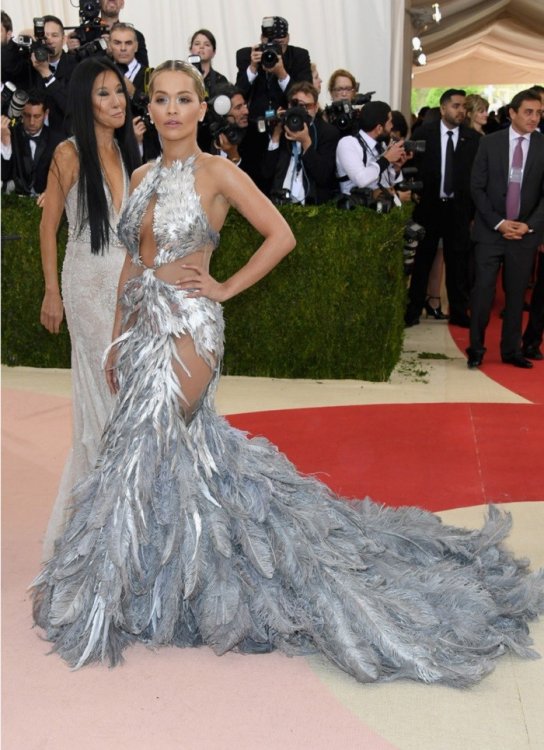 Худшие наряды звезд на Met Gala 2016 Худшие наряды звезд на Met Gala 2016