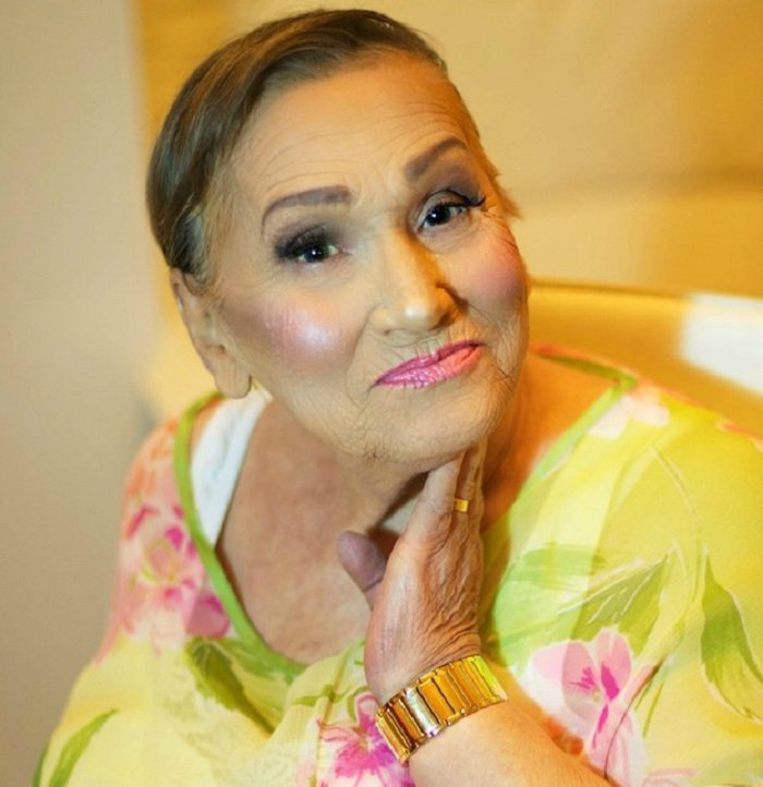 Внучка накрасила свою 80-летнюю бабушку. Ты обомлеешь, когда увидишь результат (фото) Внучка накрасила свою 80-летнюю бабушку. Ты обомлеешь, когда увидишь результат (фото)