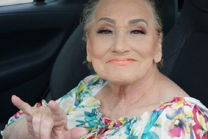 Внучка накрасила свою 80-летнюю бабушку. Ты обомлеешь, когда увидишь результат (фото) Внучка накрасила свою 80-летнюю бабушку. Ты обомлеешь, когда увидишь результат (фото)