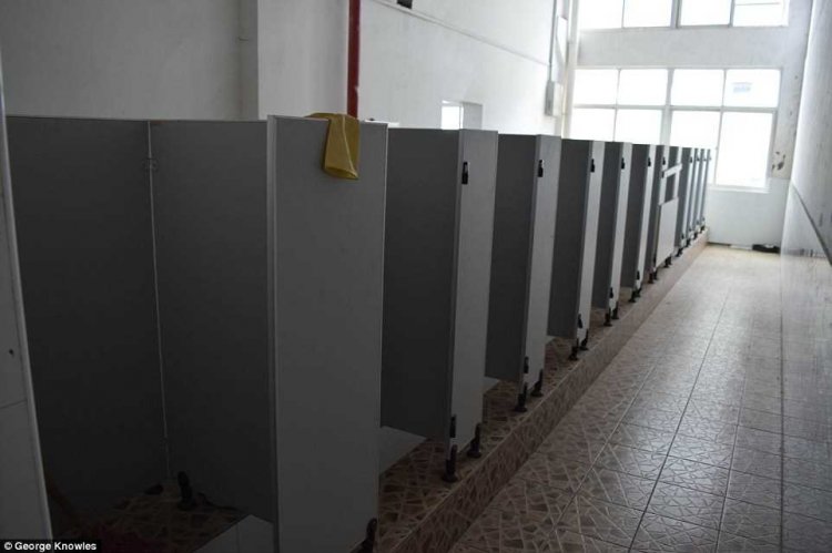 Жуткие общежития, в которых жили сборщики iPhone Жуткие общежития, в которых жили сборщики iPhone