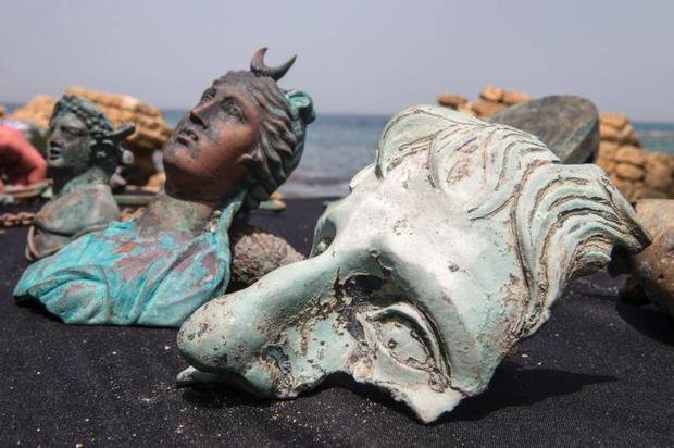 В Израиле на дне моря нашли древний корабль В Израиле на дне моря нашли древний корабль