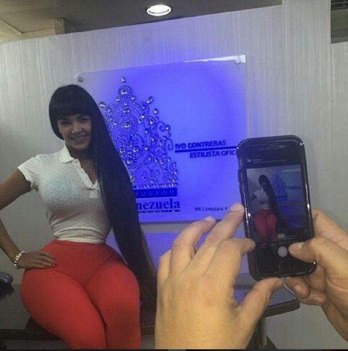 Ради идеальной внешности этой девушке вырвали все зубы. Теперь ее внешность ужаснет любого (фото) Ради идеальной внешности этой девушке вырвали все зубы. Теперь ее внешность ужаснет любого (фото)