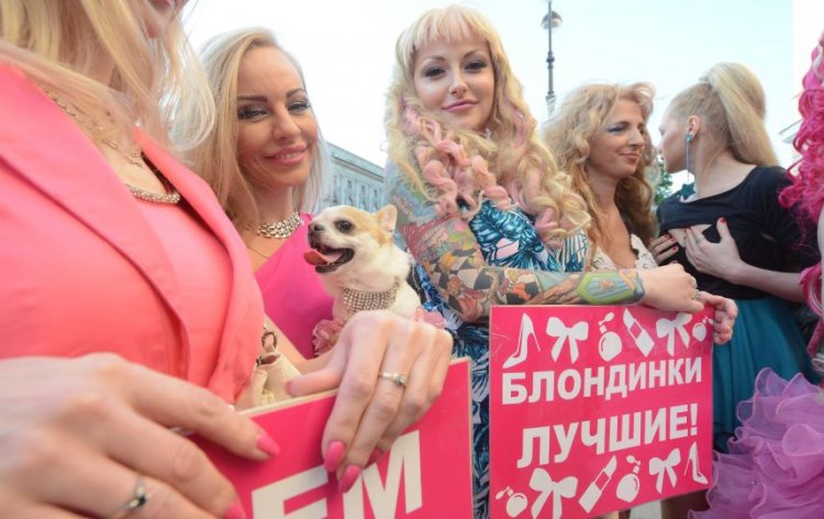 Парад блондинок в Питере Парад блондинок в Питере