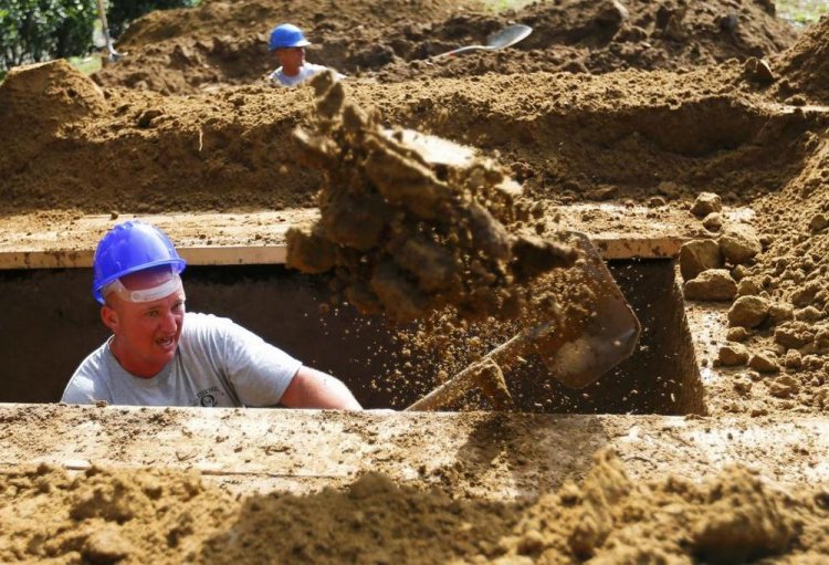 Конкурс могильщиков в Венгрии Конкурс могильщиков в Венгрии