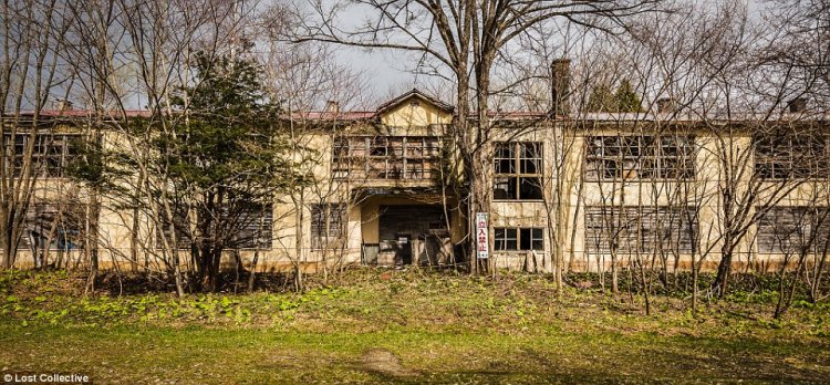 Заброшенные здания некогда процветающего шахтерского городка Японии Заброшенные здания некогда процветающего шахтерского городка Японии