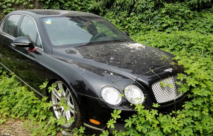 Брошенные роскошные автомобили в Китае Брошенные роскошные автомобили в Китае