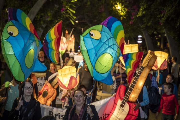 Luminous Lantern Parade в Австралии Luminous Lantern Parade в Австралии