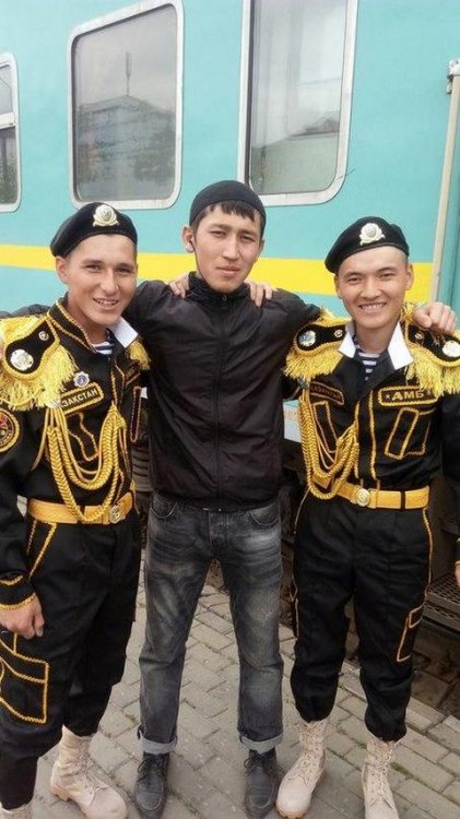 Казахские дембеля возвращается домой Казахские дембеля возвращается домой