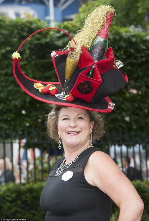 Гламурные наряды в Дамский день на Royal Ascot Гламурные наряды в Дамский день на Royal Ascot