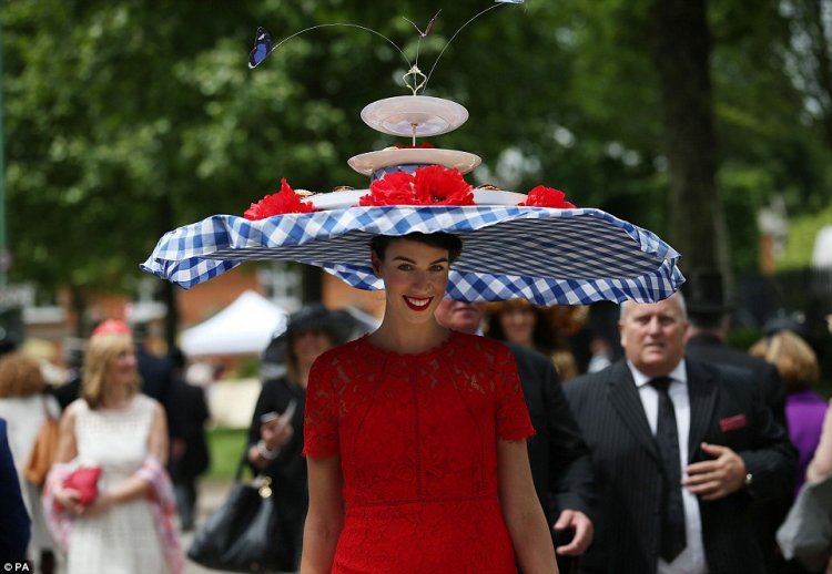 Гламурные наряды в Дамский день на Royal Ascot Гламурные наряды в Дамский день на Royal Ascot