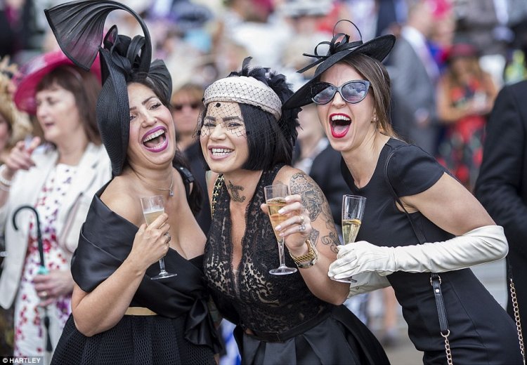 Гламурные наряды в Дамский день на Royal Ascot Гламурные наряды в Дамский день на Royal Ascot