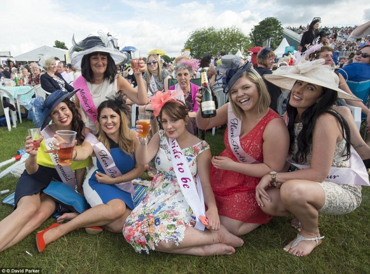Гламурные наряды в Дамский день на Royal Ascot Гламурные наряды в Дамский день на Royal Ascot