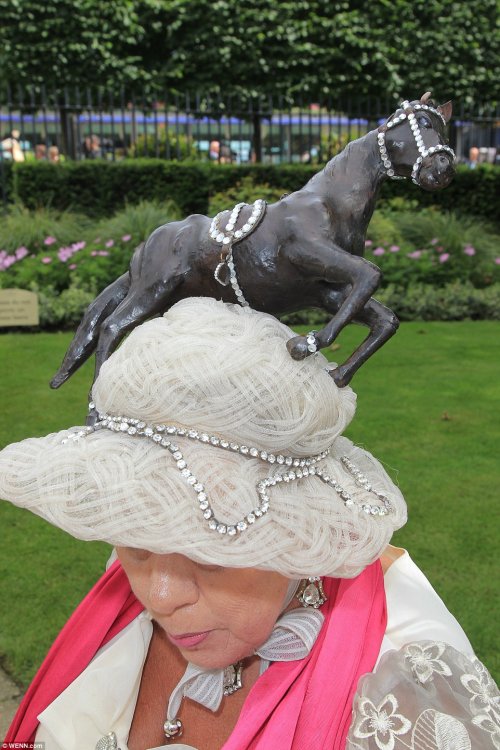Гламурные наряды в Дамский день на Royal Ascot Гламурные наряды в Дамский день на Royal Ascot