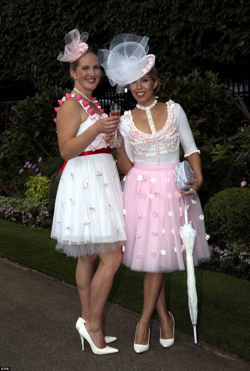 Гламурные наряды в Дамский день на Royal Ascot Гламурные наряды в Дамский день на Royal Ascot