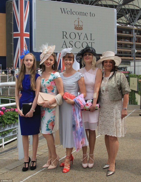 Гламурные наряды в Дамский день на Royal Ascot Гламурные наряды в Дамский день на Royal Ascot