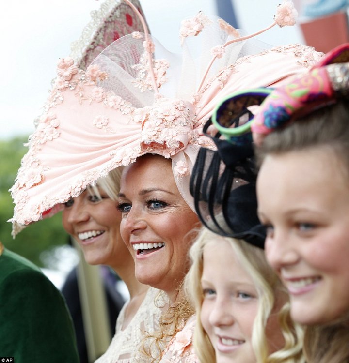 Гламурные наряды в Дамский день на Royal Ascot Гламурные наряды в Дамский день на Royal Ascot