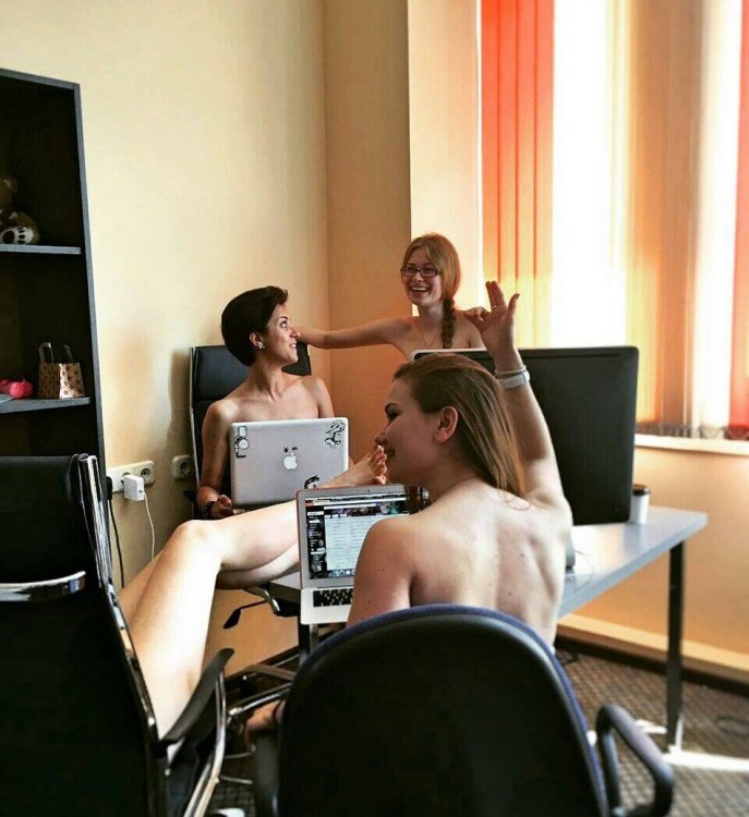 Люди разделись на работе по совету Лукашенко Люди разделись на работе по совету Лукашенко