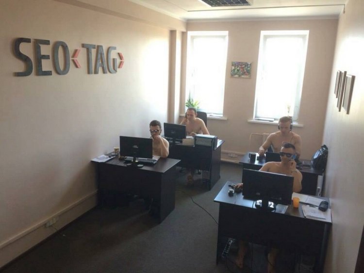 Люди разделись на работе по совету Лукашенко Люди разделись на работе по совету Лукашенко