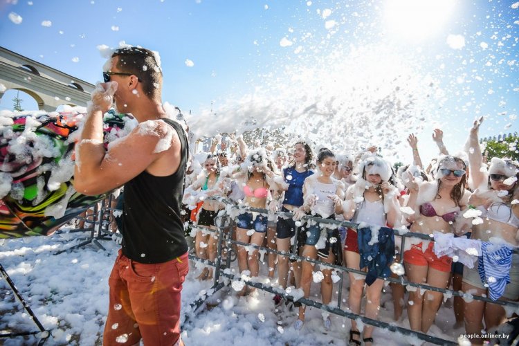 Пенный open air «Новое лето» в Минске Пенный open air «Новое лето» в Минске