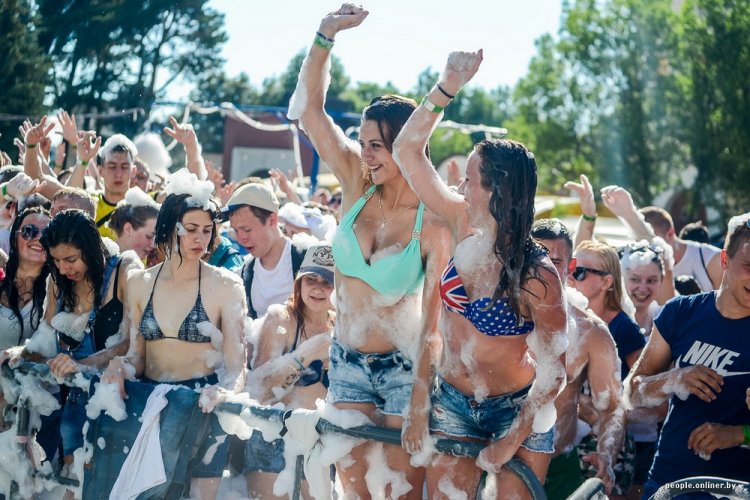 Пенный open air «Новое лето» в Минске Пенный open air «Новое лето» в Минске