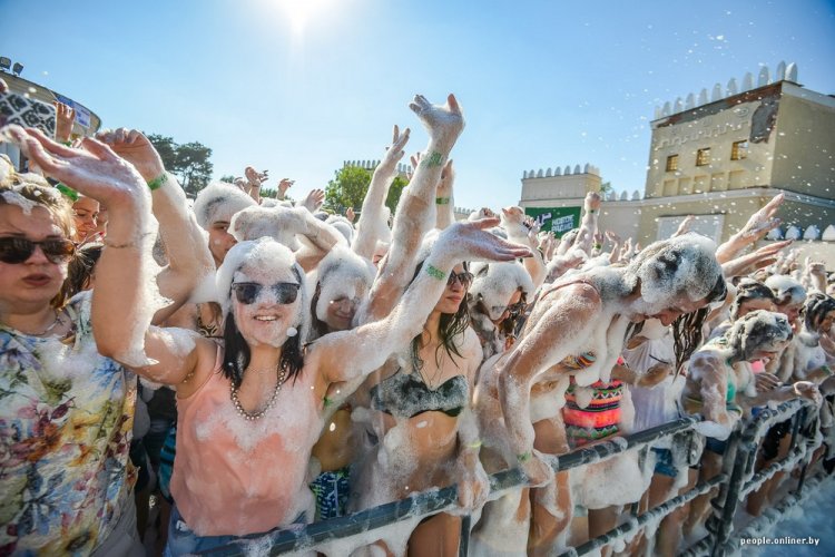 Пенный open air «Новое лето» в Минске Пенный open air «Новое лето» в Минске