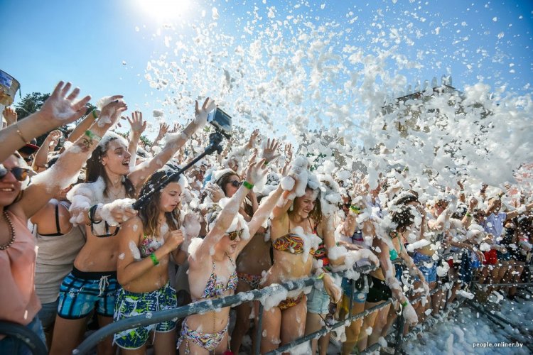 Пенный open air «Новое лето» в Минске Пенный open air «Новое лето» в Минске