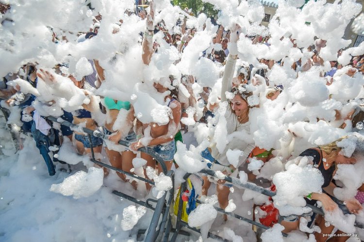 Пенный open air «Новое лето» в Минске Пенный open air «Новое лето» в Минске
