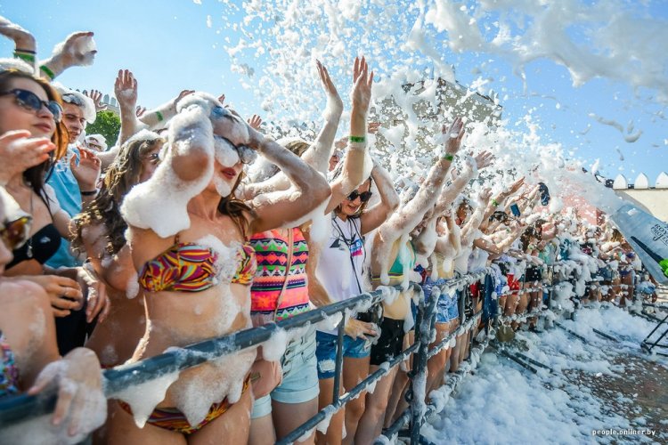Пенный open air «Новое лето» в Минске Пенный open air «Новое лето» в Минске