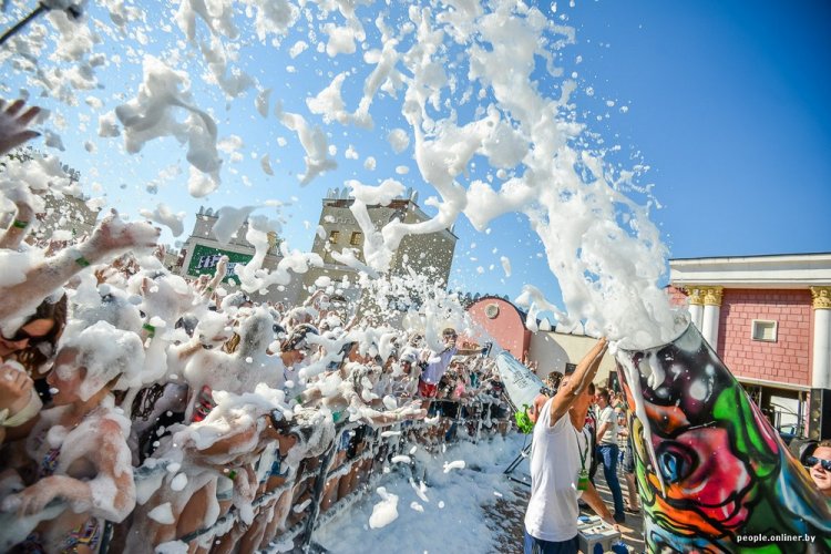 Пенный open air «Новое лето» в Минске Пенный open air «Новое лето» в Минске