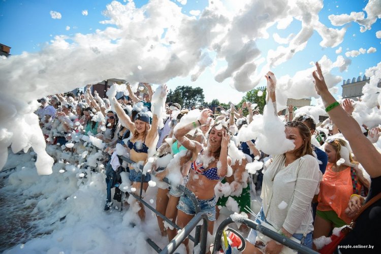 Пенный open air «Новое лето» в Минске Пенный open air «Новое лето» в Минске