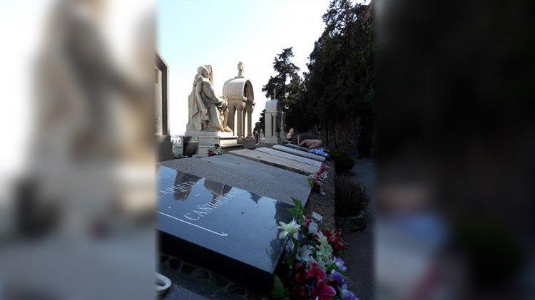 Голая российская порноактриса устроила фотосессию на кладбище в Испании Голая российская порноактриса устроила фотосессию на кладбище в Испании