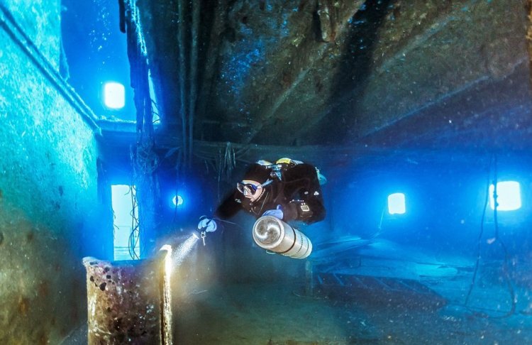 Останки кораблей на дне моря Останки кораблей на дне моря