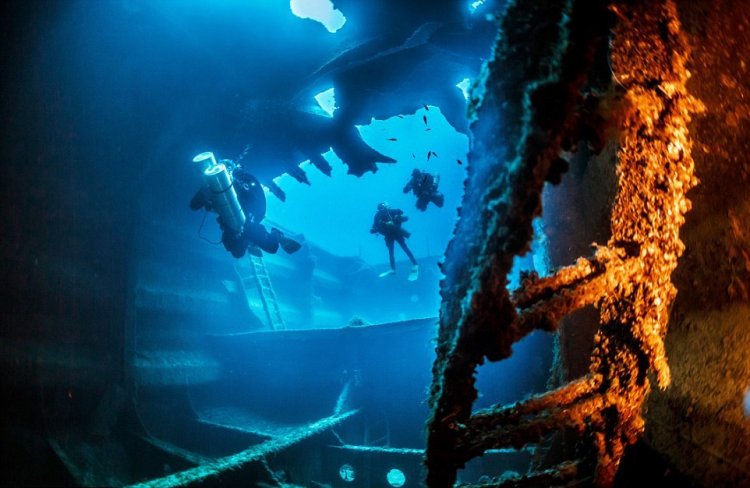 Останки кораблей на дне моря Останки кораблей на дне моря