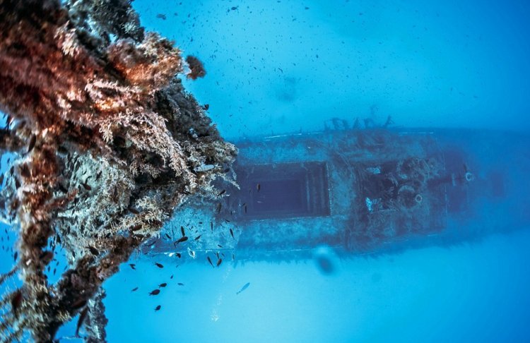 Останки кораблей на дне моря Останки кораблей на дне моря