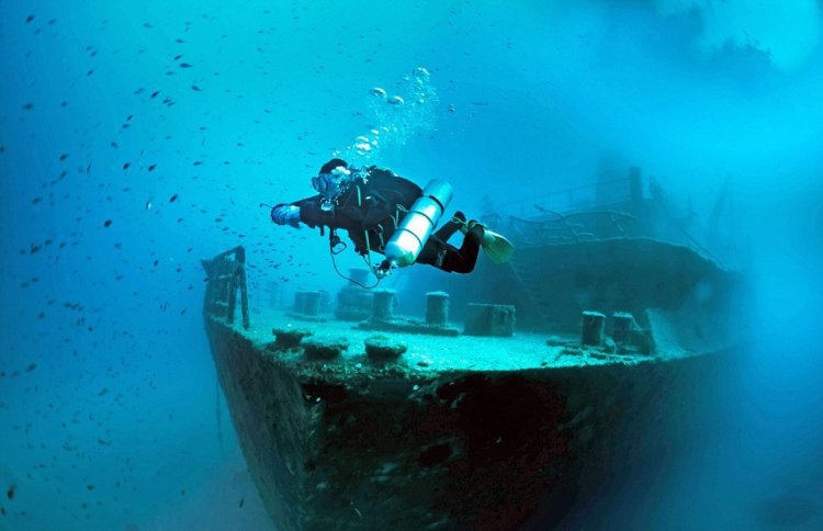 Останки кораблей на дне моря Останки кораблей на дне моря