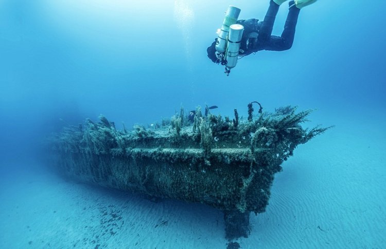 Останки кораблей на дне моря Останки кораблей на дне моря