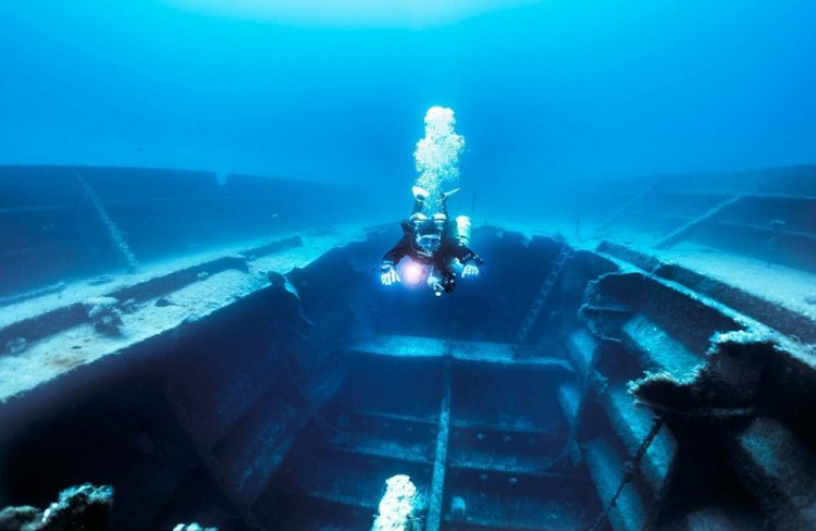 Останки кораблей на дне моря Останки кораблей на дне моря