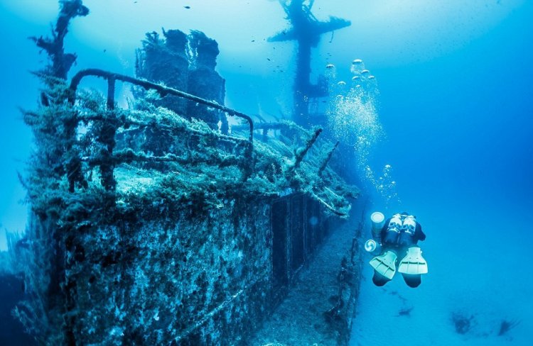 Останки кораблей на дне моря Останки кораблей на дне моря