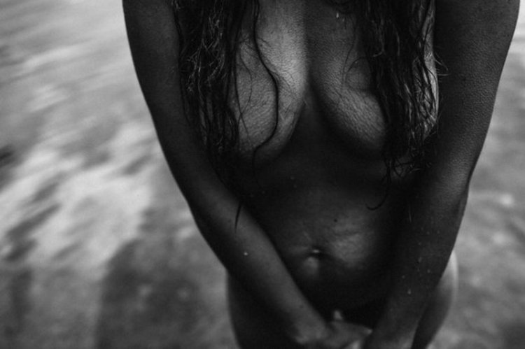 Откровенная фотосессия молодой мамы Откровенная фотосессия молодой мамы