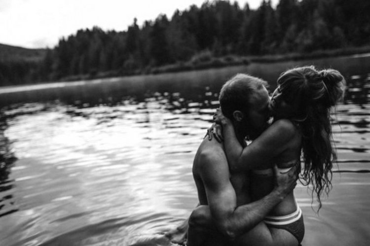 Откровенная фотосессия молодой мамы Откровенная фотосессия молодой мамы