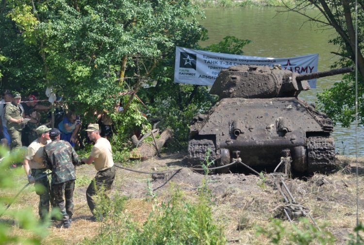 Со дна Дона подняли единственный сохранившийся танк Т-34-76 Со дна Дона подняли единственный сохранившийся танк Т-34-76