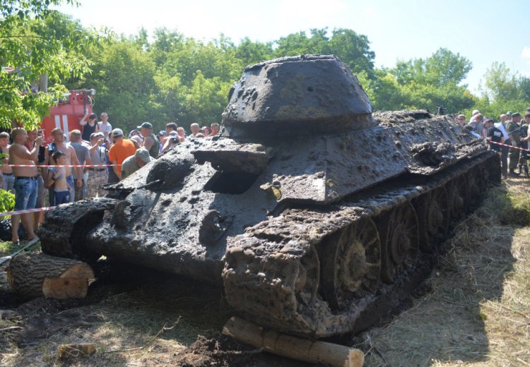 Со дна Дона подняли единственный сохранившийся танк Т-34-76 Со дна Дона подняли единственный сохранившийся танк Т-34-76