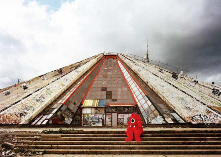 Приключения Монстра на фотографиях Николя Деменсмана Приключения Монстра на фотографиях Николя Деменсмана
