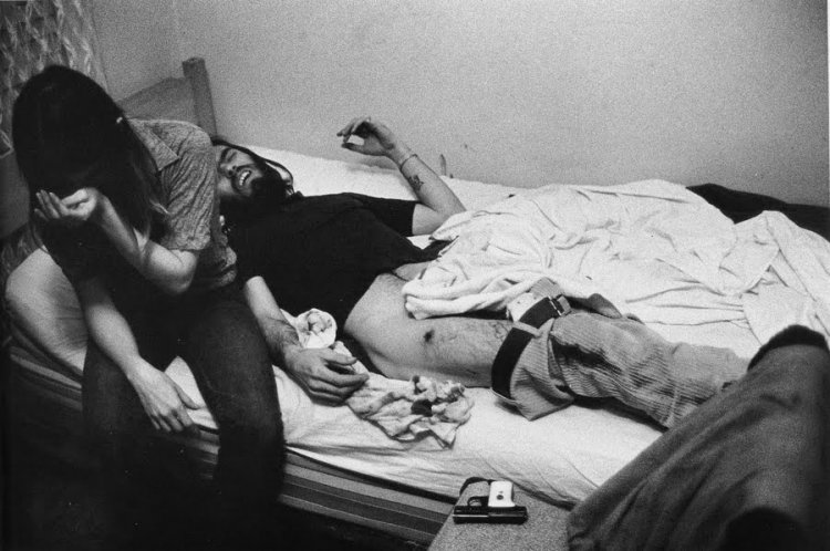 Секс, наркотики и молодость: неоднозначные фотографии Ларри Кларка (18+) Секс, наркотики и молодость: неоднозначные фотографии Ларри Кларка (18+)