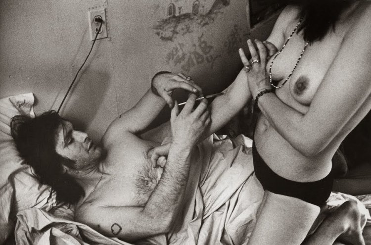 Секс, наркотики и молодость: неоднозначные фотографии Ларри Кларка (18+) Секс, наркотики и молодость: неоднозначные фотографии Ларри Кларка (18+)