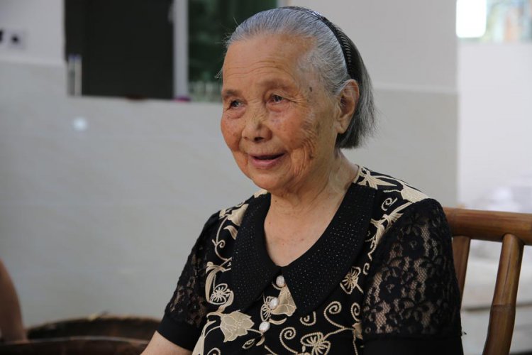 86-летняя китаянка возродила деревню, продавая яйца через интернет 86-летняя китаянка возродила деревню, продавая яйца через интернет