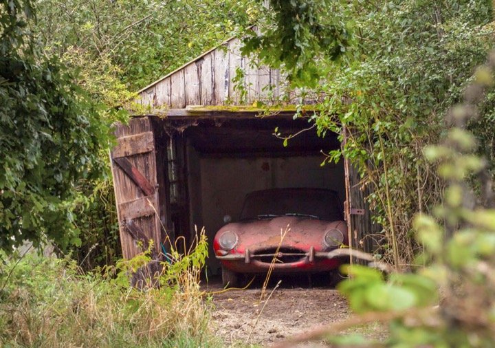 Клад в старом гараже: 1964 Jaguar E-Type Клад в старом гараже: 1964 Jaguar E-Type