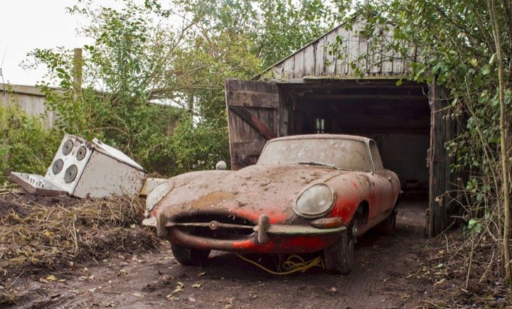 Клад в старом гараже: 1964 Jaguar E-Type Клад в старом гараже: 1964 Jaguar E-Type